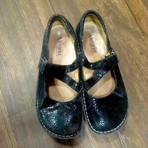 Alegria shimmery black Mary Jane nurse shoes, size 40